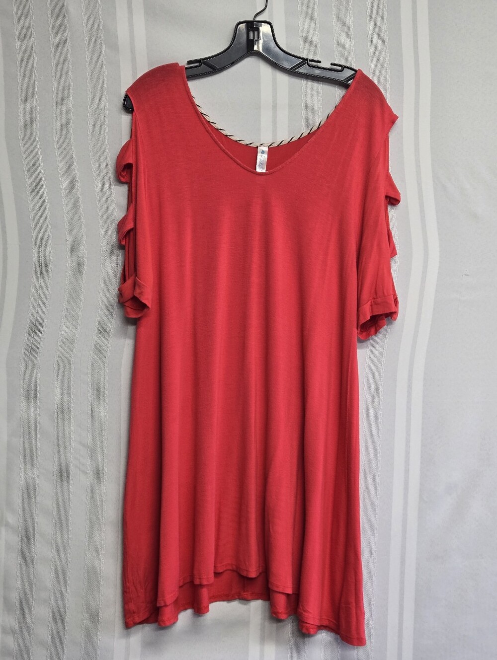PAISLEY GRACE  WOMEN'S RED SHORTSLEEVE DETAIL SLIP ON TOP  SIZE XXL